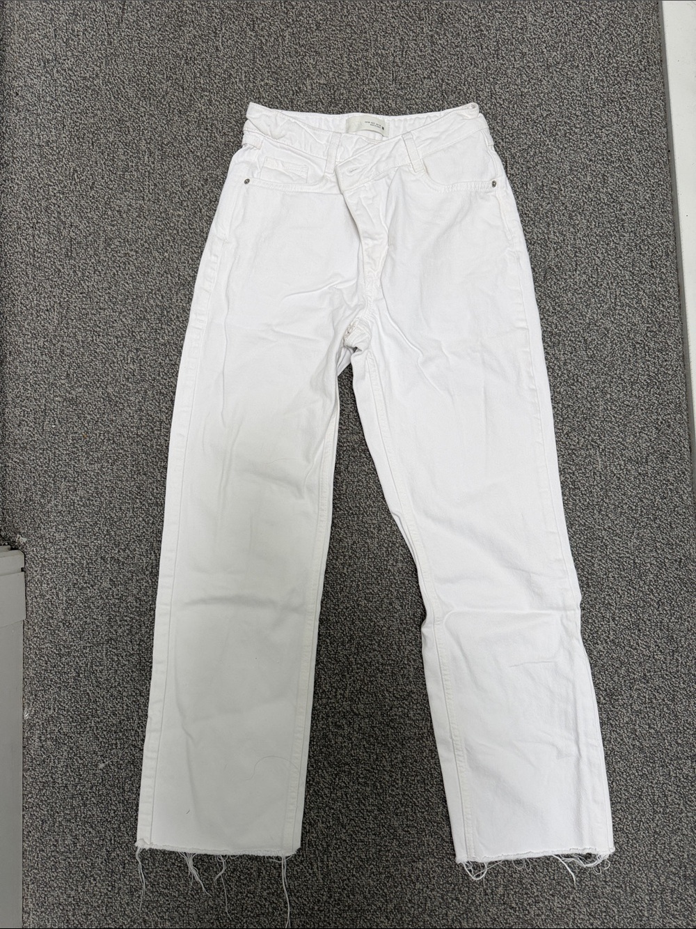 Zara White Cropped Ankle Jeans